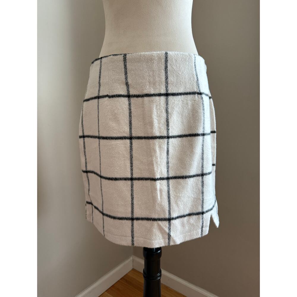 Lulus Soft Winter Skirt White Black Plaid NWT Size Large Cozy Minimalist Preppy